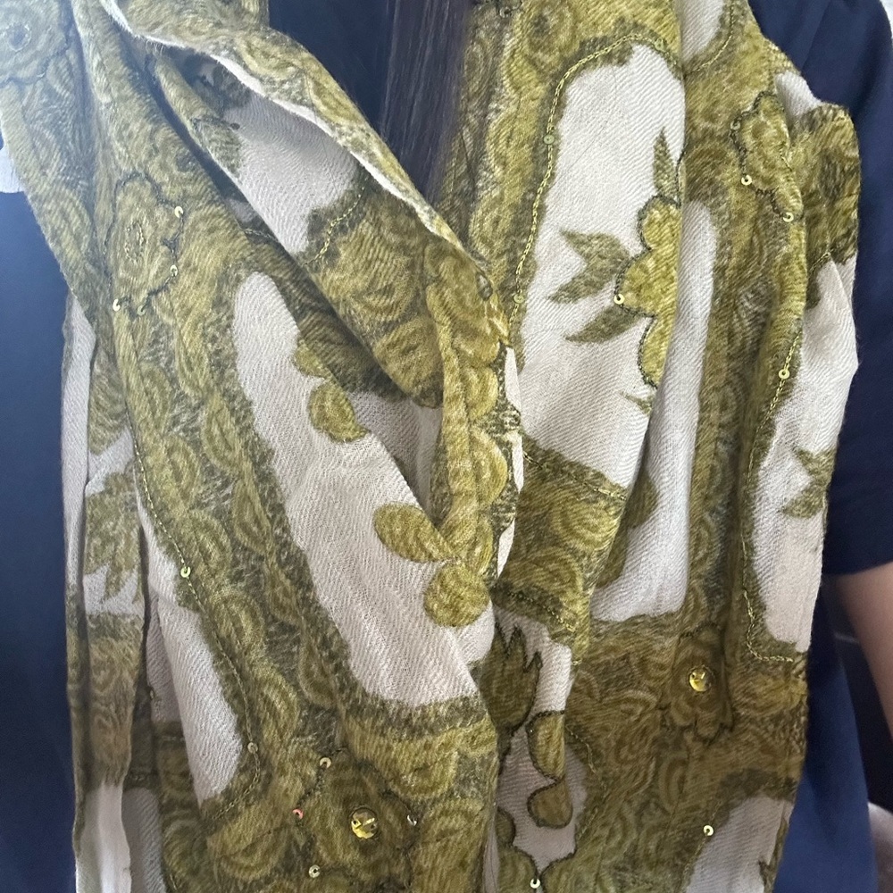 Elegant Green and White Scarf